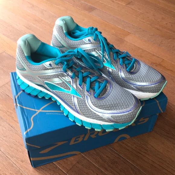 Brooks Adrenaline GTS 16 - Picture 1 of 3